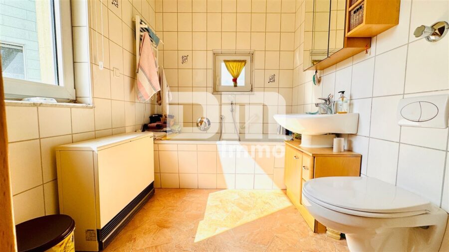 (R)eserviert!Ein- Zweifamilienhaus mit Innenhof, Balkon, Dachterrasse + Garage - Foto 17.05.25, 10 27 03